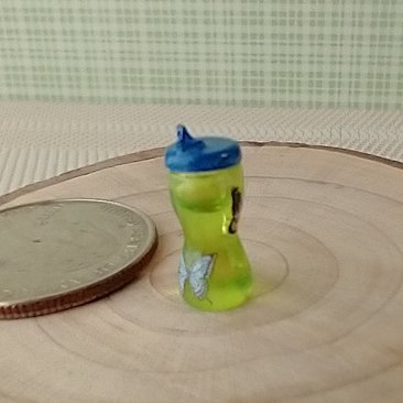 1:12 Dollhouse miniature sippy cup with blue lid REF green