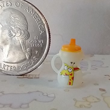 1:12 Dollhouse miniature sippy cup with easy grip handles giraffe and hearts decals REF Orange lid