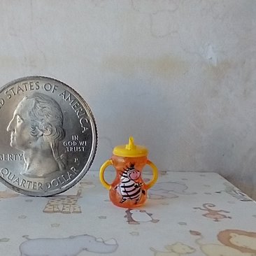 1:12 Dollhouse miniature sippy cup with easy grip handles zebra and giraffe decals REF yellow lid