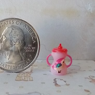 1:12 Dollhouse miniature sippy cup with easy grip handles pink bird REF Deep pink lid