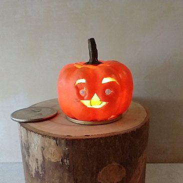 Battery operated miniature light up Jack-O-Lantern Pumpkin LED light for Halloween No external wires REF Blue eyes