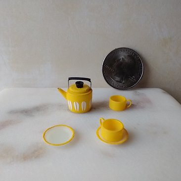 1:12 Dollhouse yellow teapot and cups set Mid-century modern themed tea set of the 70s MCM teapot set