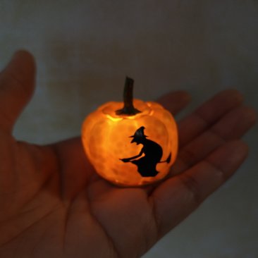 Battery operated miniature light up Jack-O-Lantern Pumpkin LED light for Halloween No external wires REF Witches