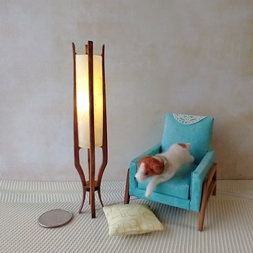 1:12 Dollhouse mid-century styled floor lamp with sculptural legs Battery operated LED miniature lamp