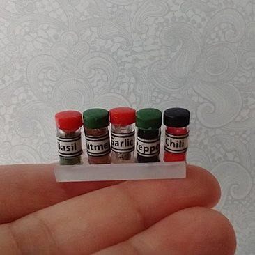 1:12 dollhouse miniature set of five spice jars in frosted acrylic rack REF 1 black lid
