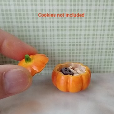 1:12 scale dollhouse pumpkin cookie jar for Halloween Thanksgiving Decorative jar as centerpiece for fall decoration