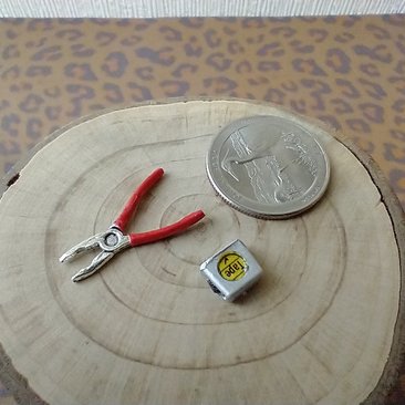 1:12 Dollhouse miniature pliers and tape measure (silvery) for mini workshop