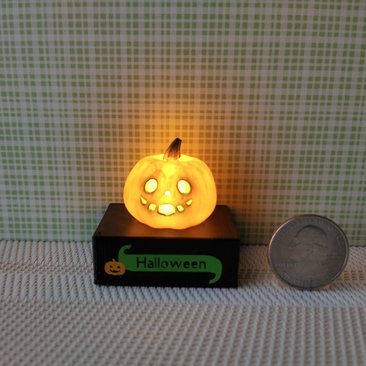 Battery lighted miniature Jack-o-Lantern Pumpkin light on black stand Halloween light for 1-inch scale or play scale