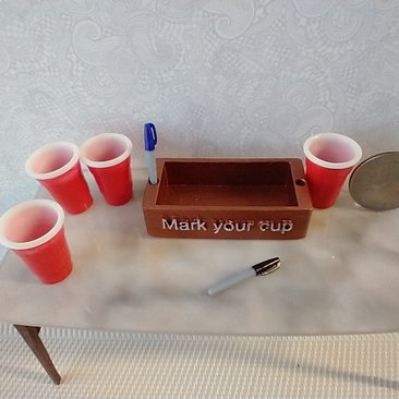 Play scale 1:6 or Barbie dollhouse party plastic cup and markers holder in copper finish with two faux pens and four cups REF Copper
