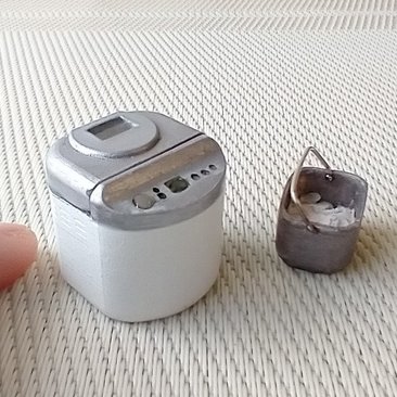 1:12 Dollhouse miniature bread maker Home bread machine with hinged lid and removable bread ban