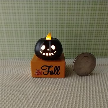 Battery lighted miniature Jack-o-Lantern Pumpkin light on black stand Halloween light for 1-inch scale or play scale REF Black pumpkin