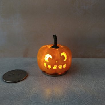 Battery operated miniature light up Jack-O-Lantern Pumpkin LED light for Halloween No external wires REF Teeth gate