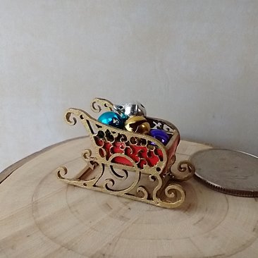 1:12 Dollhouse golden holiday sleigh loaded with colorful metal jingle bells REF Red pod