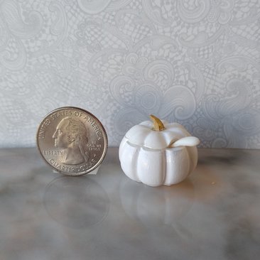 1:12 scale dollhouse pumpkin tureen with lid and ladle for Halloween Thanksgiving Decorative jar as centerpiece for fall decoration REF White