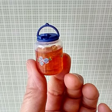 1:12 Dollhouse blue lidded tea jug filled with faux tea and ice cubes plus hinged pour lid Price is for EACH REF Blue rose