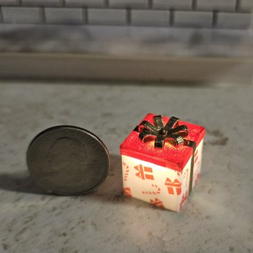 1-inch scale dollhouse miniature light up Christmas gift box Battery lighted gift box for mini holiday scene REF #12 Small square + red gift boxes