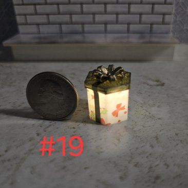 1-inch scale dollhouse miniature light up Christmas gift box Battery lighted gift box for mini holiday scene REF #19 Small hexagon + Merry Xmas