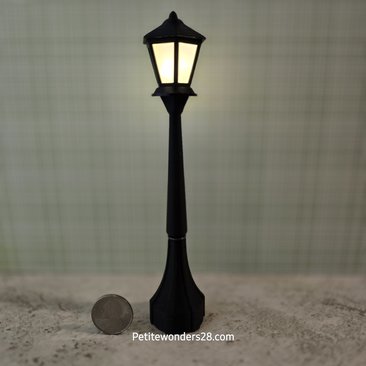 1:12 scale dollhouse battery lighted street lamp with removable lantern and wreath No external wires Price is for EACH lamp